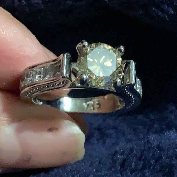 2.20 carat Moissanite size 5 925 - Picture 3 of 12